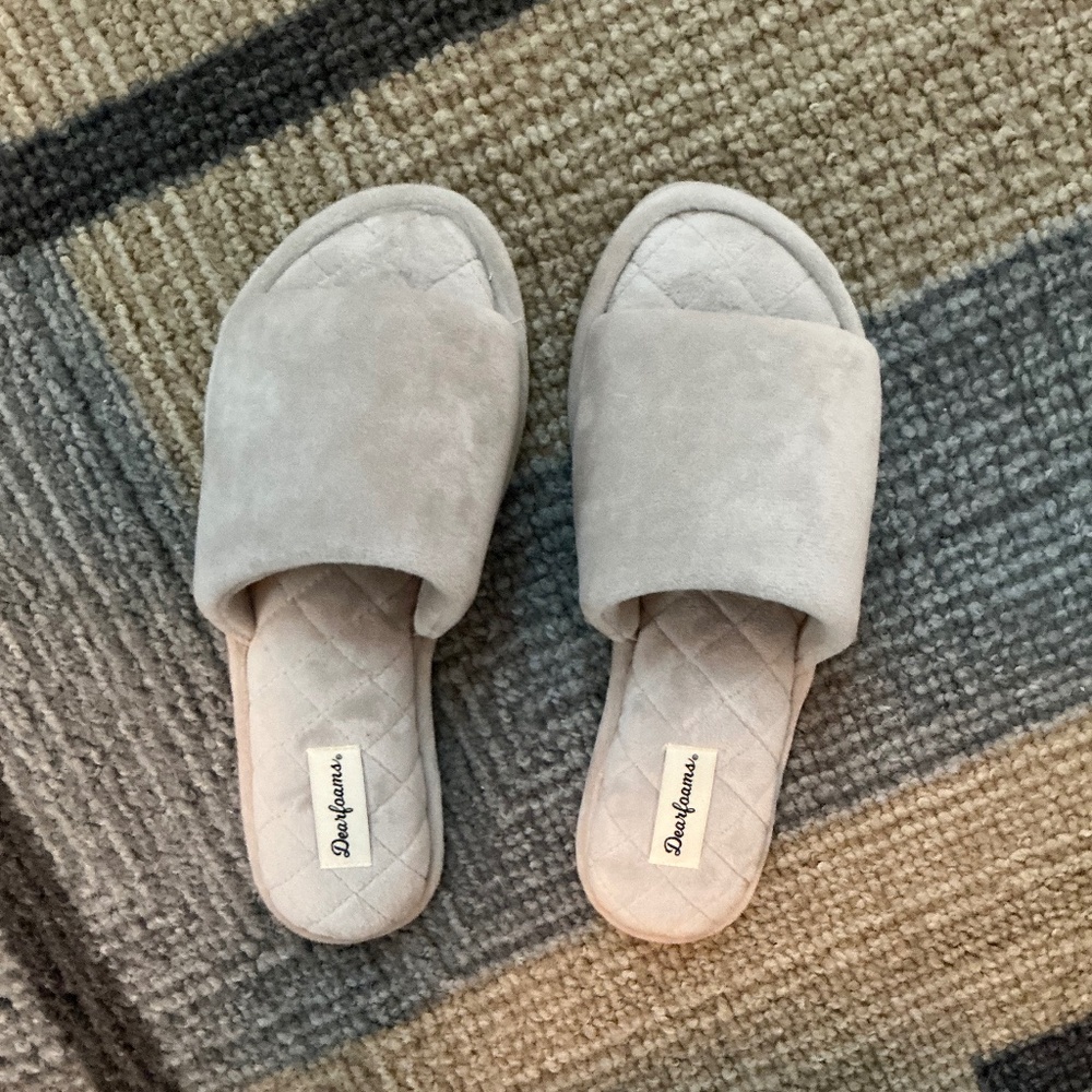 Dearfoams Women’s Memory Foam Slip-on Slippers